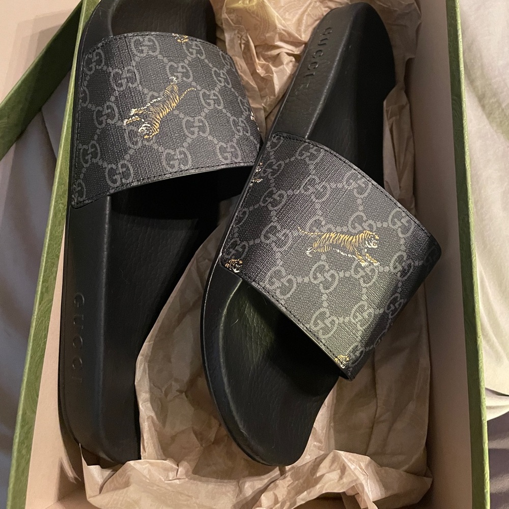 New Gucci Men's GG Supreme tigers slide sandal size 10